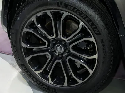 2025 لاند روفر ديفيندر اوكتا