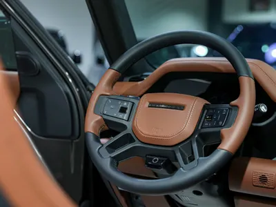 2025 لاند روفر ديفيندر اوكتا