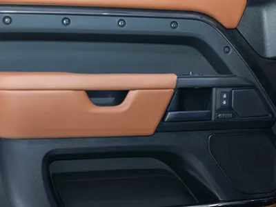 2025 لاند روفر ديفيندر اوكتا