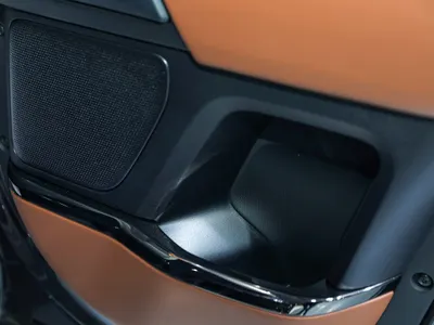 2025 لاند روفر ديفيندر اوكتا