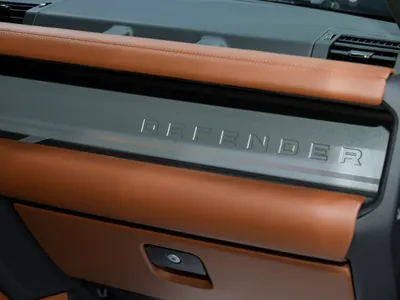 2025 لاند روفر ديفيندر اوكتا