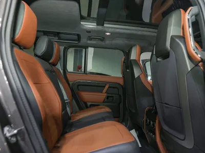 2025 لاند روفر ديفيندر اوكتا