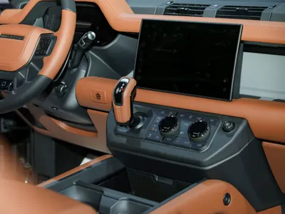 2025 لاند روفر ديفيندر اوكتا