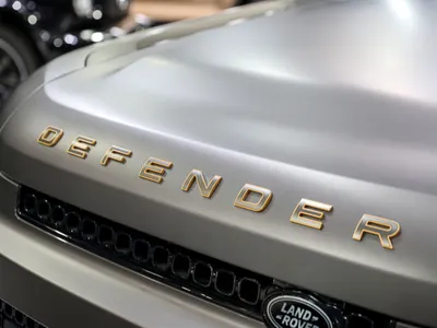 2025 لاند روفر ديفيندر اوكتا