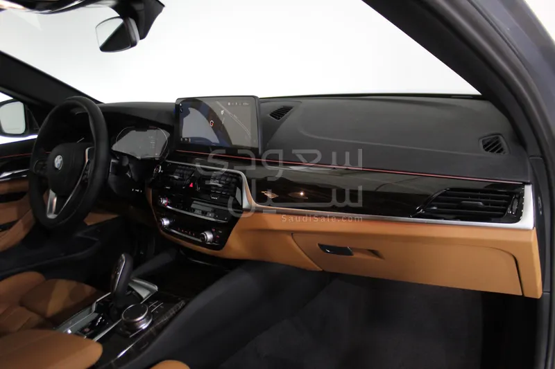 2023 بي ام دبليو الفئة الخامسة 520 أي