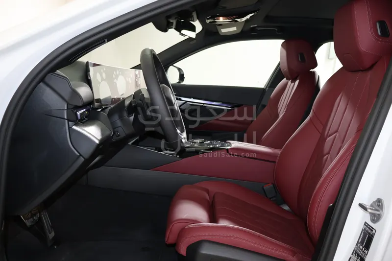 2026 بي ام دبليو الفئة الخامسة 520 أي إم كت