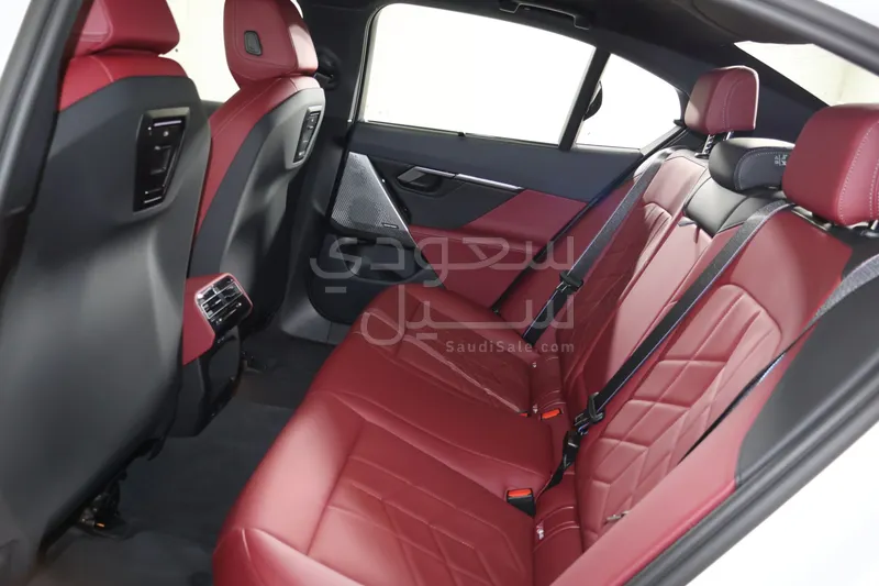 2026 بي ام دبليو الفئة الخامسة 520 أي إم كت