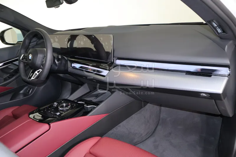 2026 بي ام دبليو الفئة الخامسة 520 أي إم كت