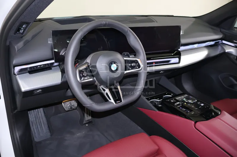 2026 بي ام دبليو الفئة الخامسة 520 أي إم كت