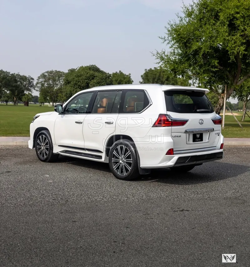 2018 لكزس إل إكس 570 اس