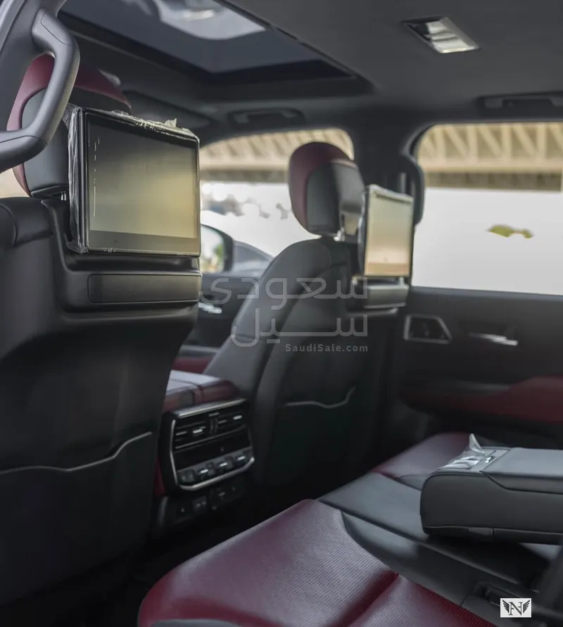 2024 تويوتا لاند كروزر جي ار سبورت