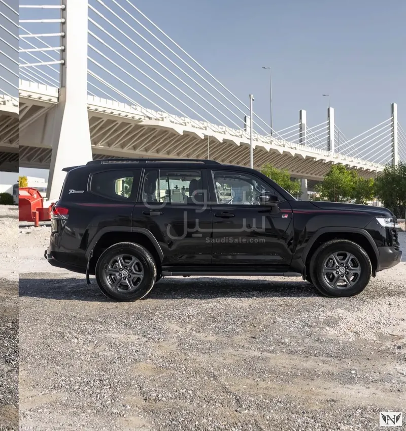 2024 تويوتا لاند كروزر جي ار سبورت