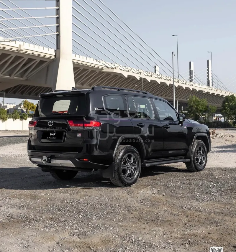 2024 تويوتا لاند كروزر جي ار سبورت