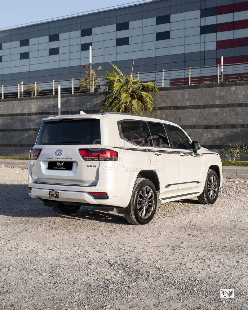 2023 تويوتا لاند كروزر في اكس ار