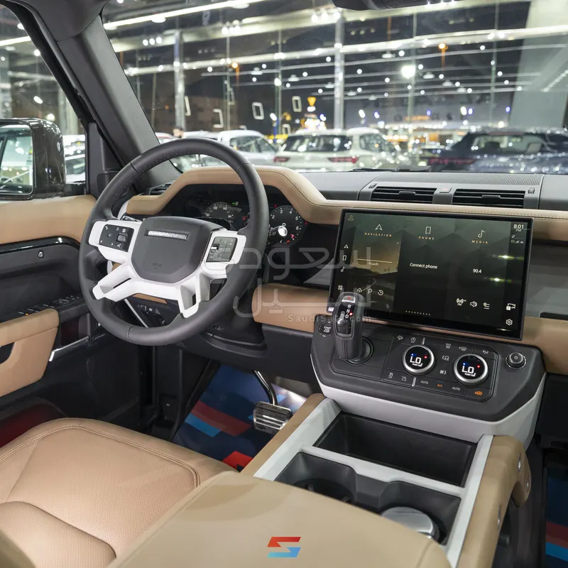 2026 لاند روفر ديفيندر 110