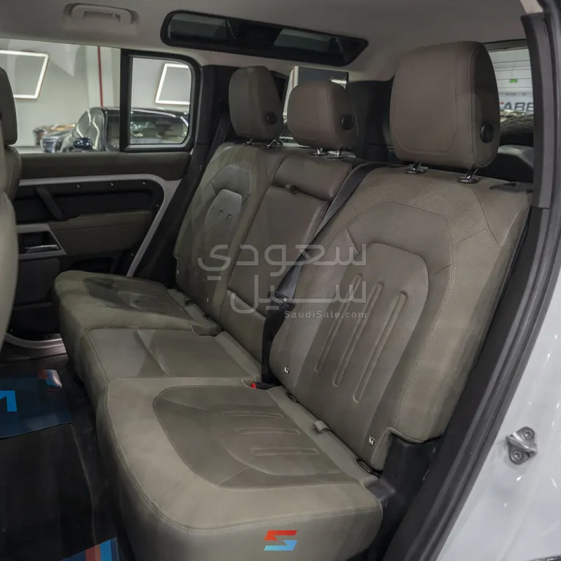 2020 لاند روفر ديفيندر 110