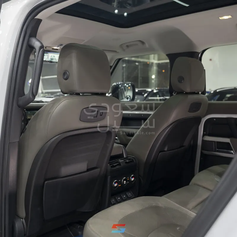 2020 لاند روفر ديفيندر 110