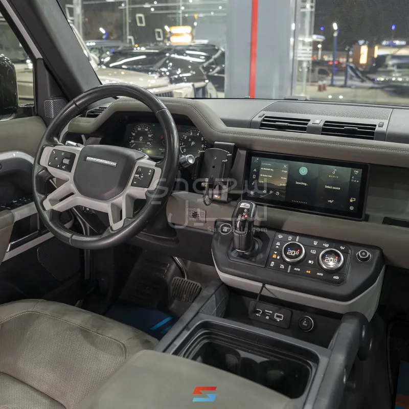 2020 لاند روفر ديفيندر 110