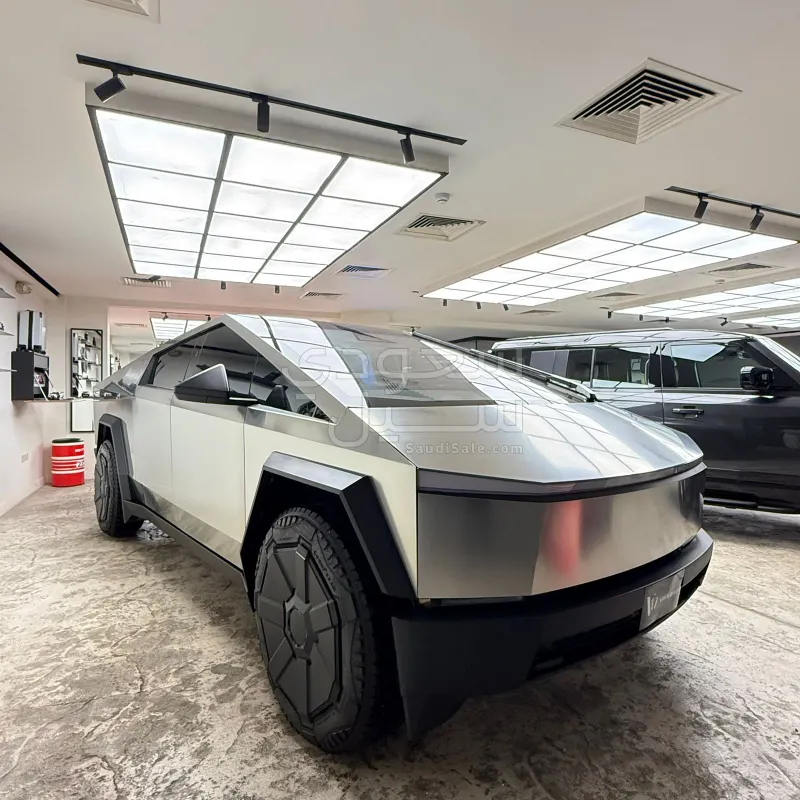 2025 تيسلا سايبر تراك