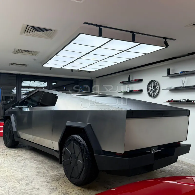 2025 تيسلا سايبر تراك