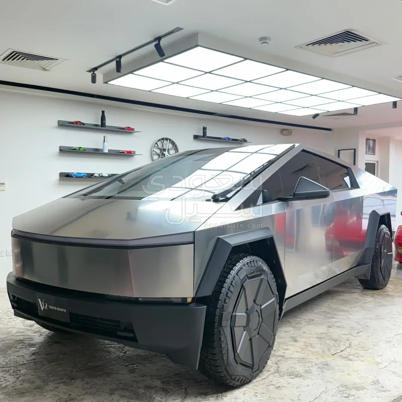 2025 تيسلا سايبر تراك