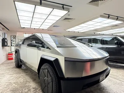 2025 تيسلا سايبر تراك