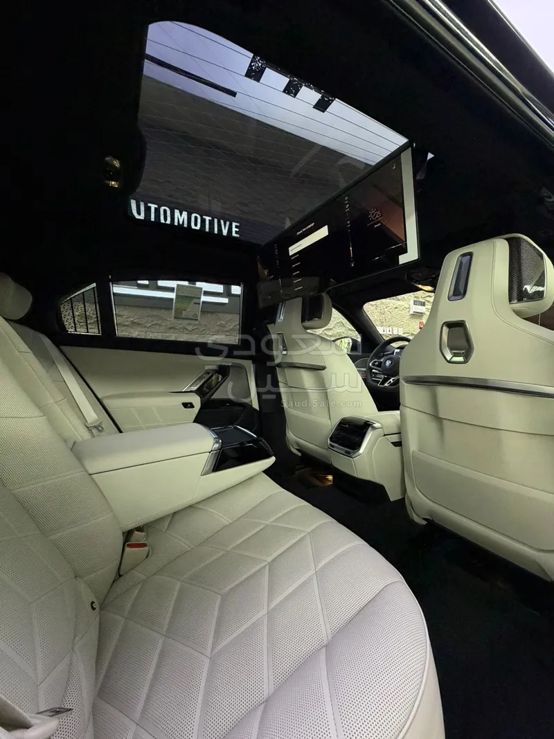 2026 بي ام دبليو الفئة السابعة 735أي