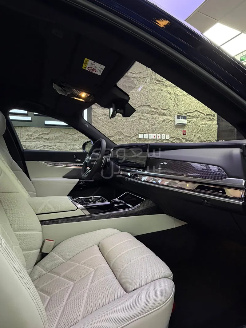 2026 بي ام دبليو الفئة السابعة 735أي