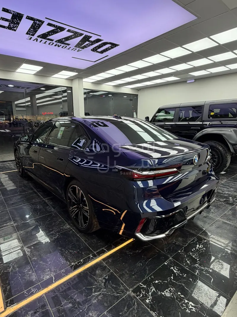 2026 بي ام دبليو الفئة السابعة 735أي