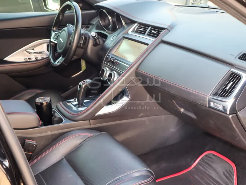 2018 جاكوار اي-بيس