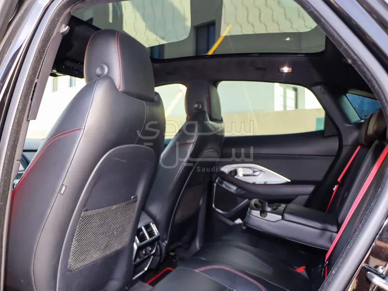 2018 جاكوار اي-بيس