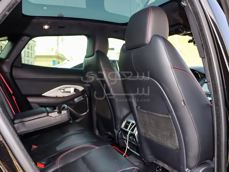 2018 جاكوار اي-بيس