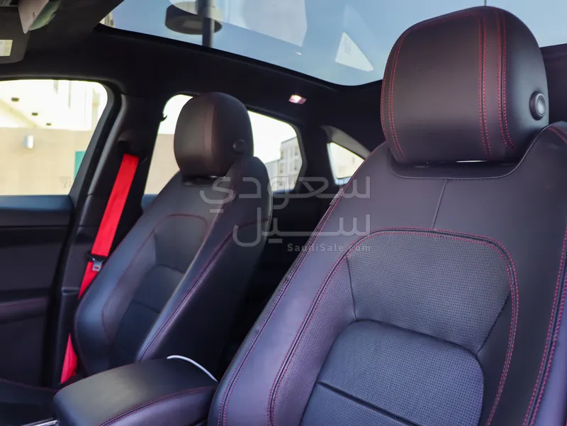 2018 جاكوار اي-بيس