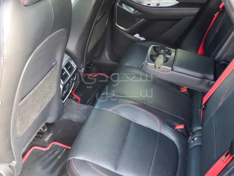 2018 جاكوار اي-بيس