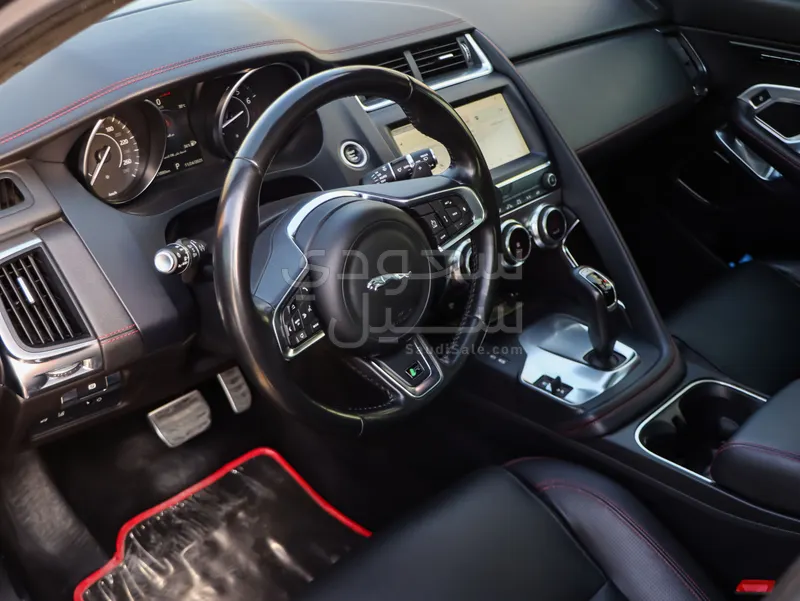 2018 جاكوار اي-بيس