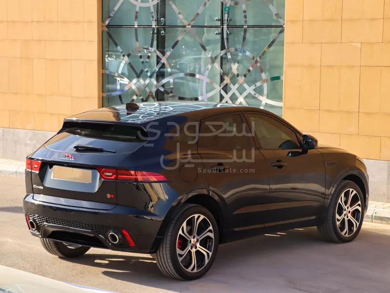 2018 جاكوار اي-بيس