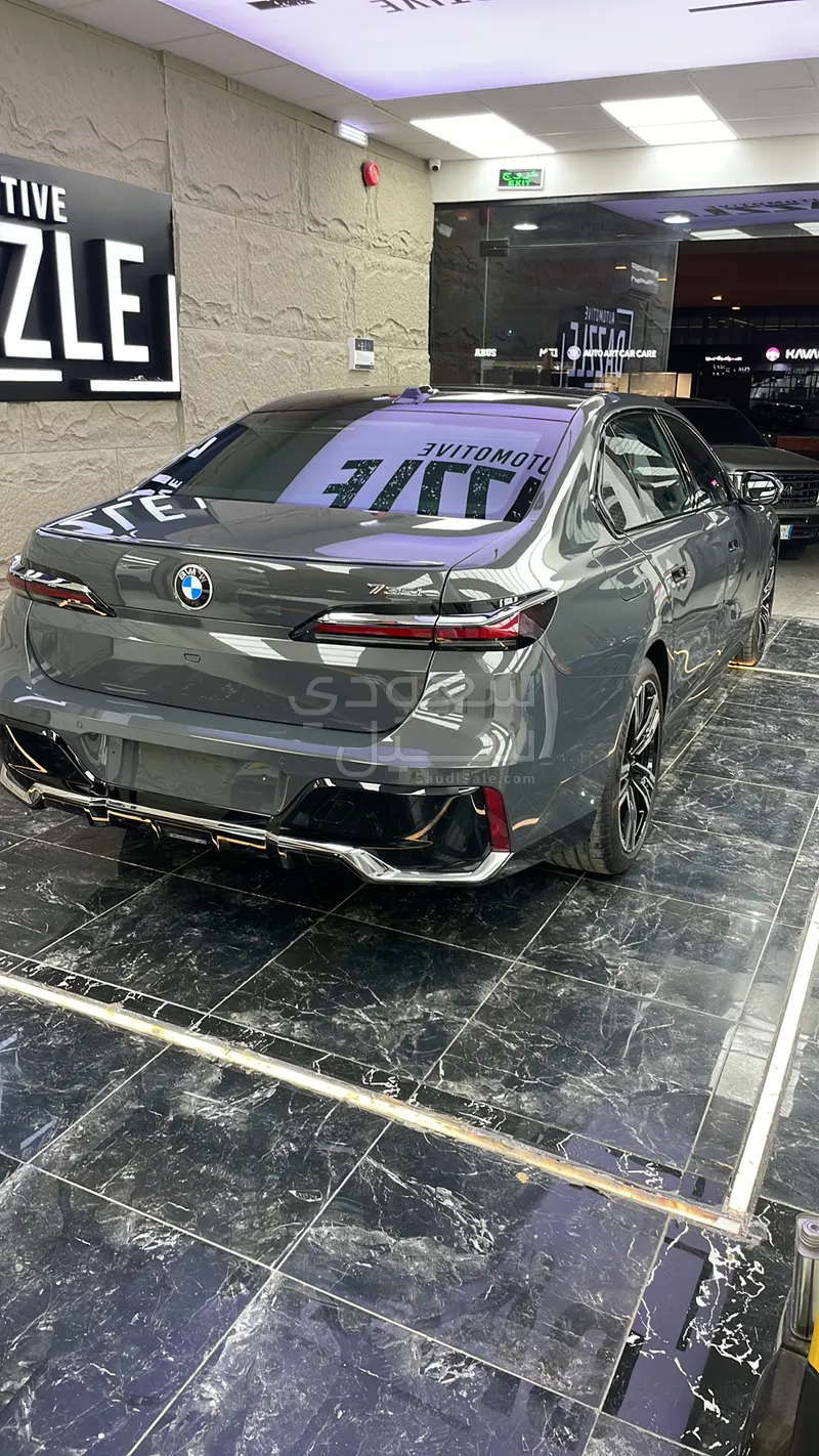 2026 بي ام دبليو الفئة السابعة 735أي