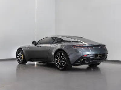 2017 استون مارتن دي بي 11