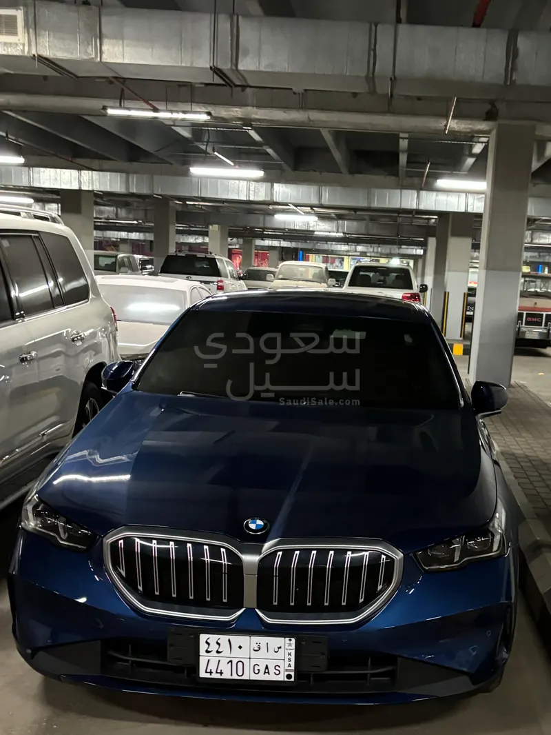 2024 بي ام دبليو الفئة الخامسة 520 أي