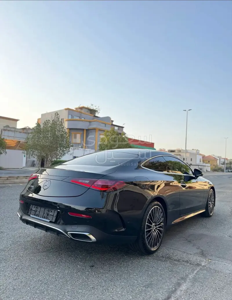 2025 مرسيدس - بنز سي إل إي 200
