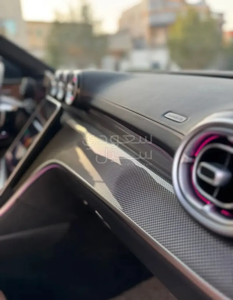 2025 مرسيدس - بنز سي إل إي 200