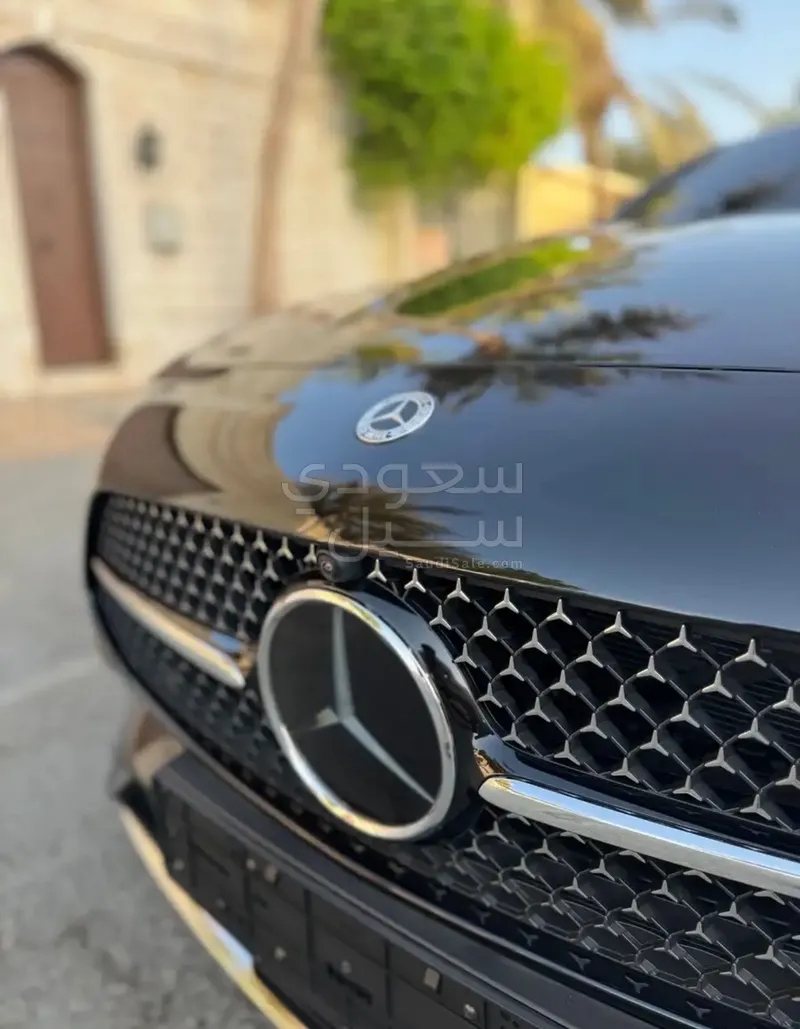 2025 مرسيدس - بنز سي إل إي 200