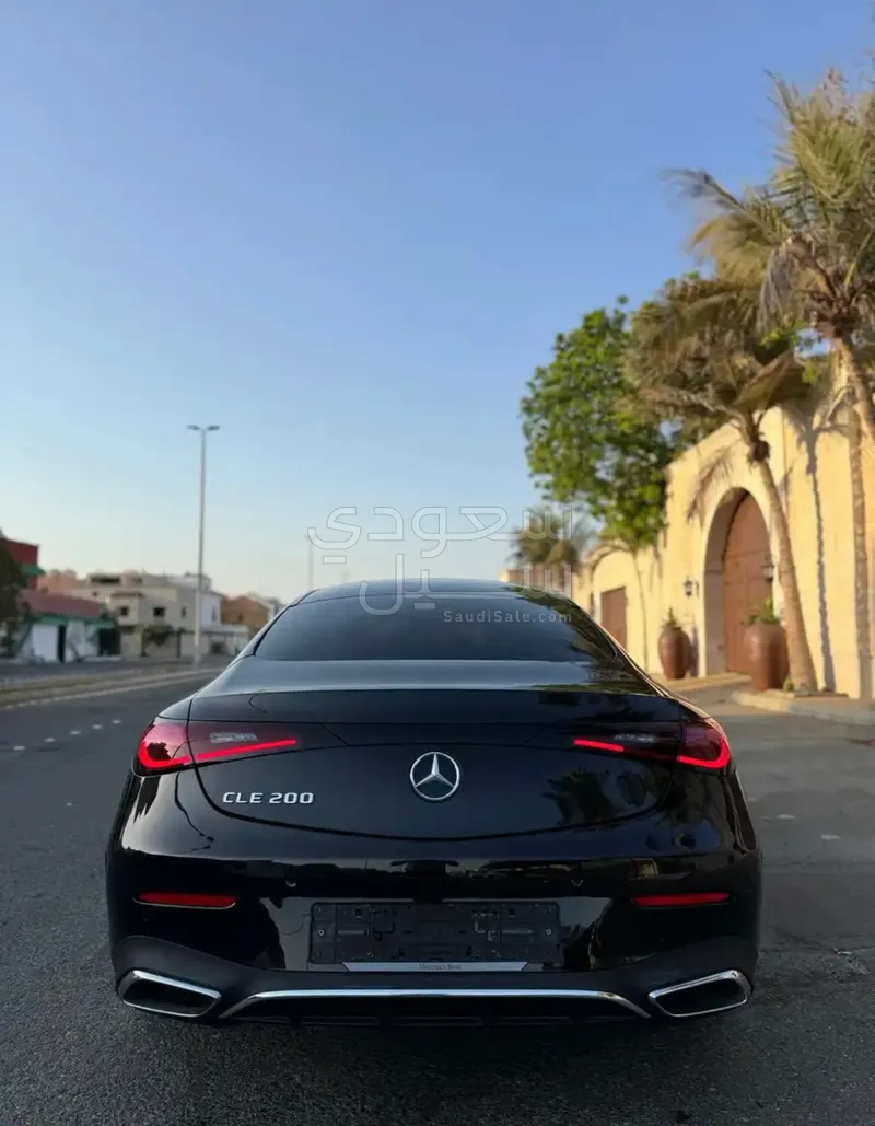 2025 مرسيدس - بنز سي إل إي 200