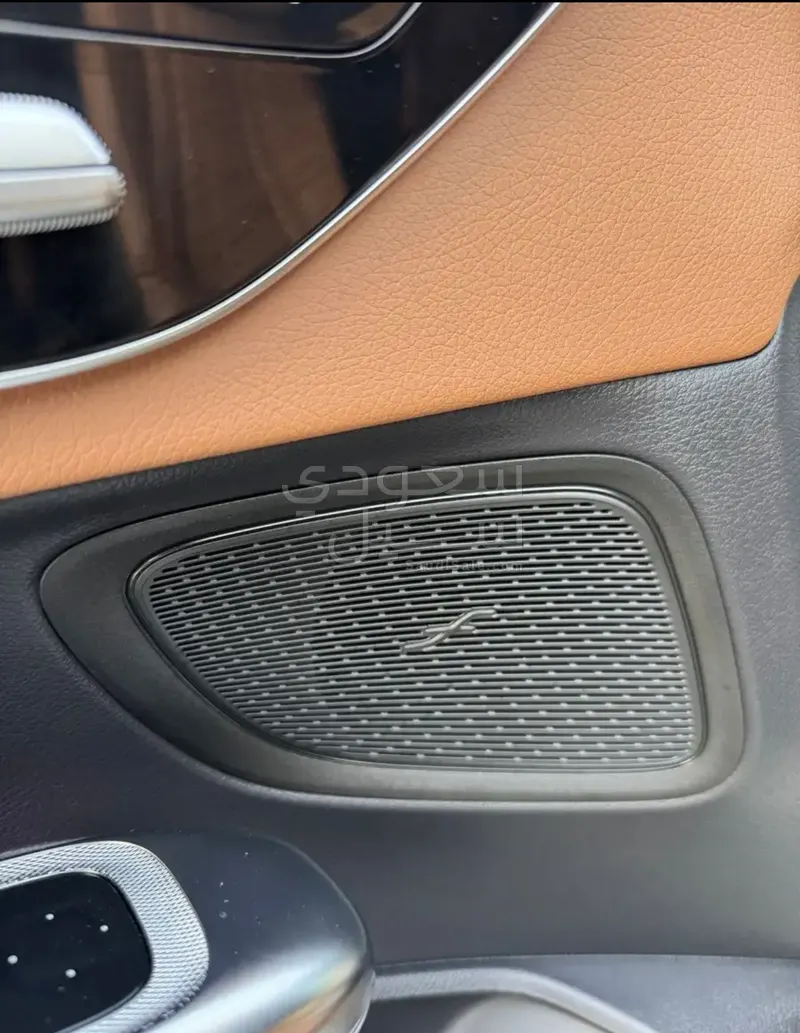 2025 مرسيدس - بنز سي إل إي 200