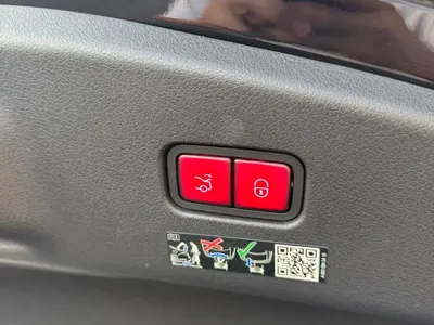 2025 مرسيدس - بنز سي إل إي 200