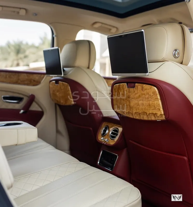 2018 بنتلي بنتايجا