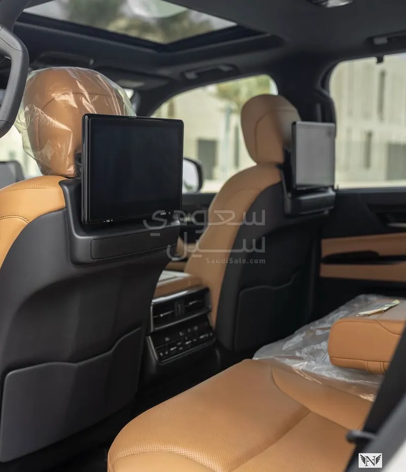 2023 لكزس إل إكس 600