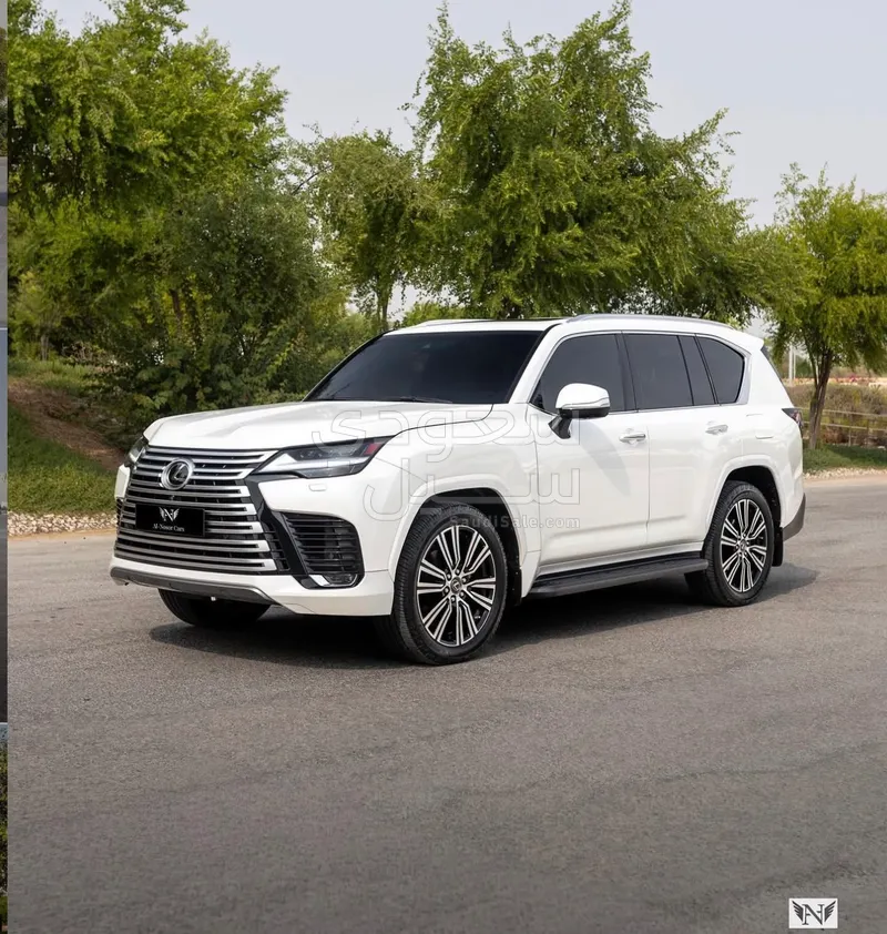 2023 لكزس إل إكس 600