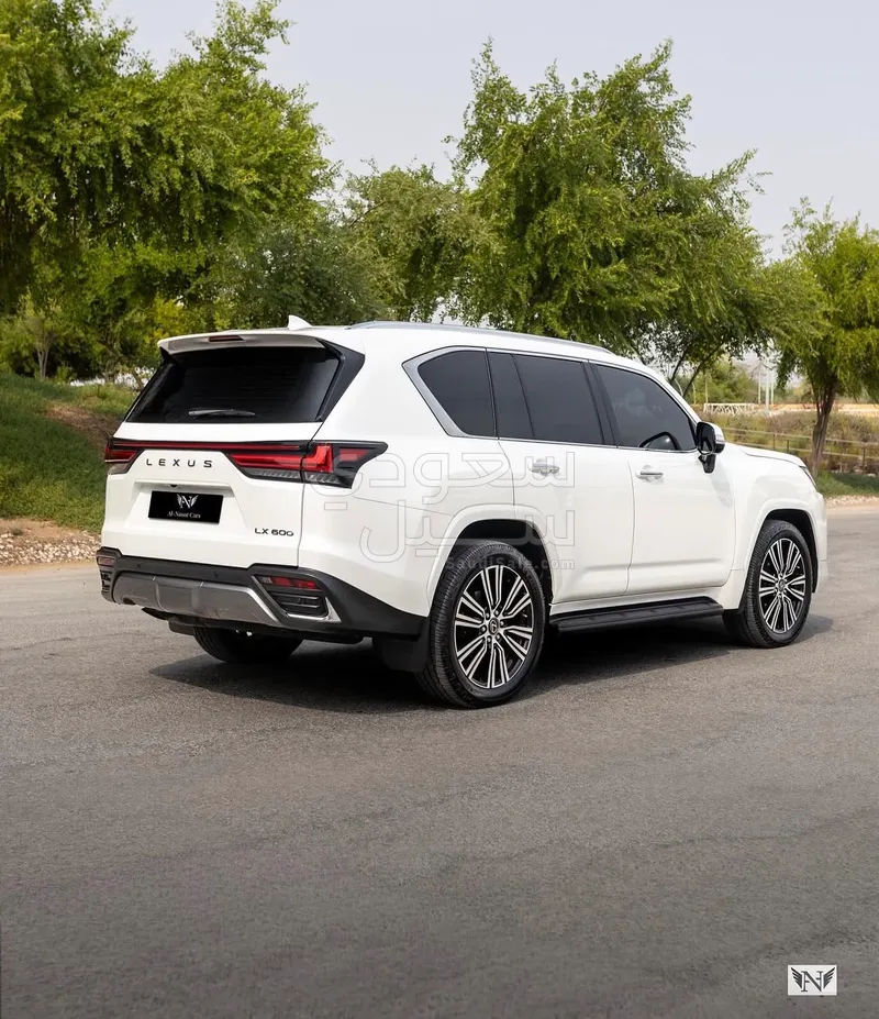 2023 لكزس إل إكس 600