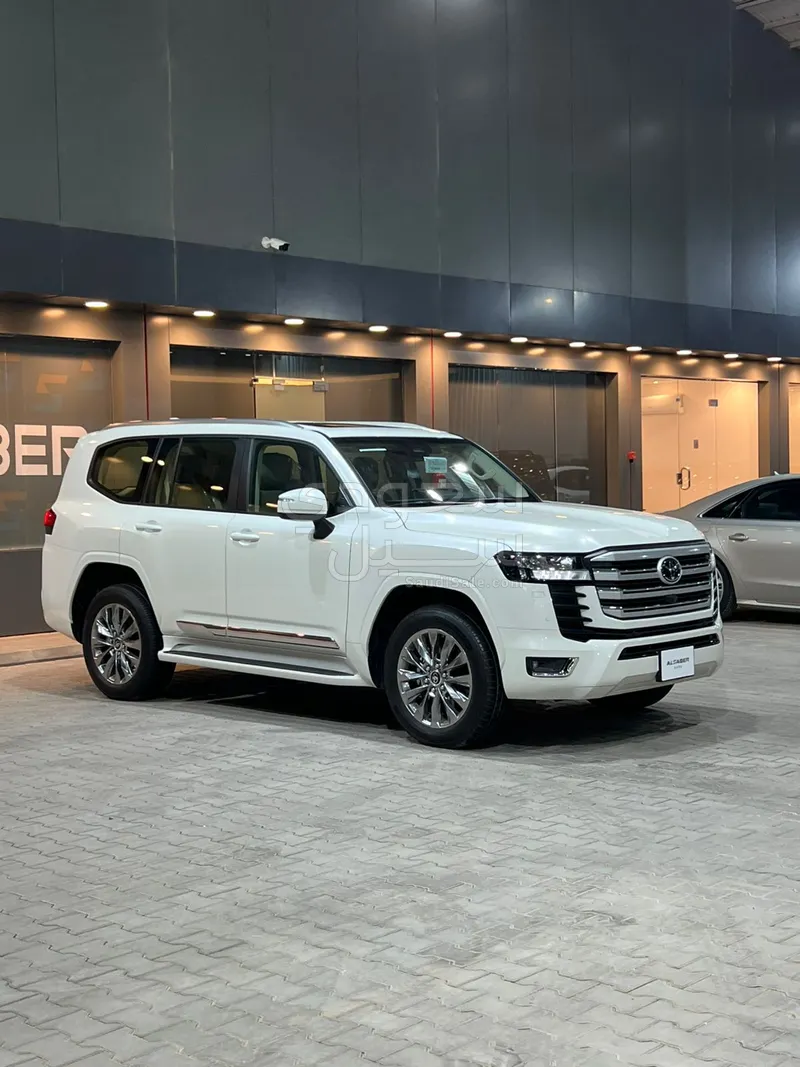 2025 تويوتا لاند كروزر جي اكس ار 3